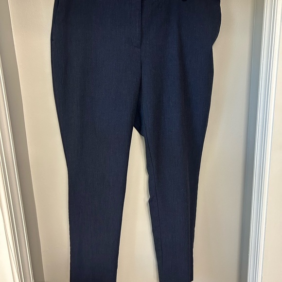 Ann Taylor lightweight trousers. Size 14 - Picture 2 of 4